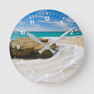 Horloge Ronde Marée océanique tourbillonne sur la plage
