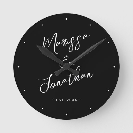 Horloge Ronde Mariage de script moderne noir blanc main lettres (Recto)