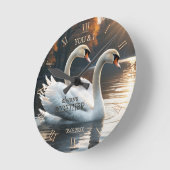 Horloge Ronde Mariage de Swans romantiques (Angle)