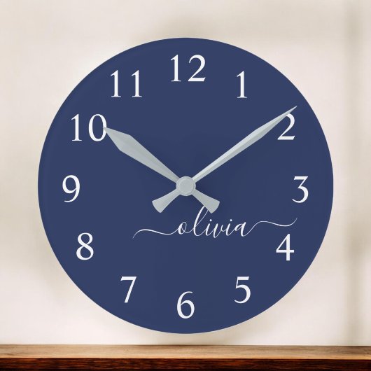 Horloge Ronde Marine Bleu Blanc moderne Script Girl Monogramme N