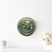Horloge Ronde Médaillon représentant un dragon, français, de Con (Maison)