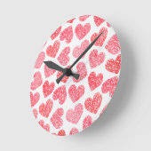 Horloge Ronde Mignonne Rouge Doodled Heart Valentine's Day Motif (Angle)