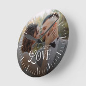 Horloge Ronde Modern Love Custom Wedding Photo Couples Monogram (Angle)