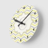 Horloge Ronde Modern yellow, grey, ivory chevron pattern custom (Angle)