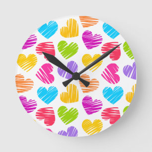 Horloge Ronde Moderne et Fille Vibrant Doodled Hearts Motif