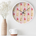 Horloge Ronde Moderne Pastel rose & rouge Motif à lèvres<br><div class="desc">Moderne Pastel rose & rouge Motif à lèvres</div>