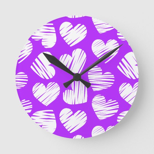 Horloge Ronde Moderne violet blanc Doodled Heart Valentine's Day (Recto)