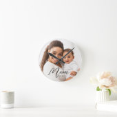 Horloge Ronde Mom Established Modern Black Script Photo (Maison)
