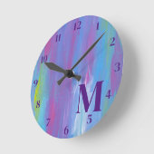 Horloge Ronde Monogramme Abstrait bleu violet blanc vert (Angle)