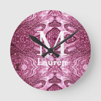 Horloge Ronde monogramme de nom girly abstrait métallisé rose
