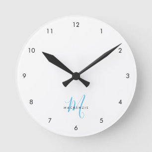 Horloge Ronde Monogramme élégant moderne blanc ciel bleu écritur