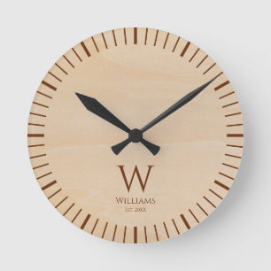 Horloge Ronde Monogramme en bois rustique Marron Initiale et nom