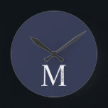 Horloge Ronde Monogramme et nom personnalisés bleu marine<br><div class="desc">Monogramme personnalisé et design de nom caractéristiques monogramme personnalisé et nom dans le style de police serif classique.</div>