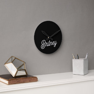 Horloge Ronde Monogramme et nom personnalisés en noir moderne