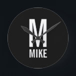 Horloge Ronde Monogramme et nom personnalisés modernes<br><div class="desc">Modern Black and White Bold Monogram Design featuring personalized monogram and name in modern bold sans serif police style. Unique venge papa, husband, grandparents et more. Donc parfait, c'est parfait, c'est parfait, c'est parfait, c'est parfait, c'est parfait, c'est parfait, c'est parfait, c'est parfait, c'est parfait, c'est parfait, c'est parfait, c'est...</div>