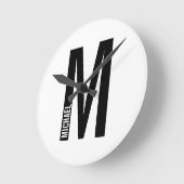 Horloge Ronde Monogramme et nom personnalisés modernes (Angle)