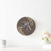 Horloge Ronde Monogramme Marron Chic (Maison)