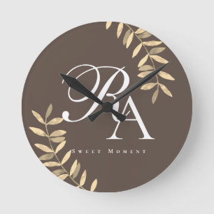 Horloge Ronde Monogramme Marron Chic