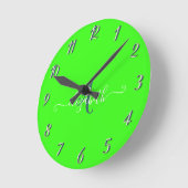 Horloge Ronde Monogramme Néon Fluorescent Vert (Angle)