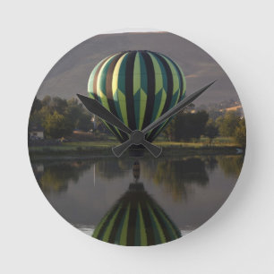 Horloge Ronde Montgolfière au-dessus de la rivière Yakima
