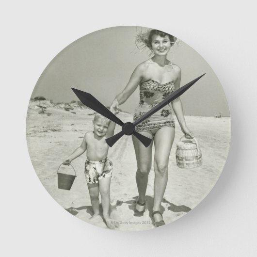 Horloge Ronde Mother and Son Walking (Recto)