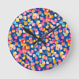Horloge Ronde Motif Carré Abstrait peint brillamment