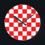 Horloge Ronde Motif chèque À damiers blanc rouge<br><div class="desc">Chèque rouge et blanc À damiers conception Motif Carré géométrique</div>