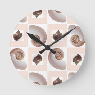 Horloge Ronde Motif damier coquilles de porcelaine pêche