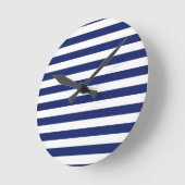 Horloge Ronde Motif de rayure de bleu marine et de blanc (Angle)
