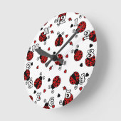Horloge Ronde Motif mignon de coccinelle et de coeurs (Angle)