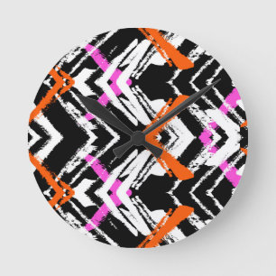 Horloge Ronde Motif tiré par la main noir, orange, et rose de