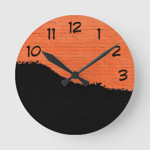 Horloge Ronde Mur en brique orange avec Peinture à Peeling noir