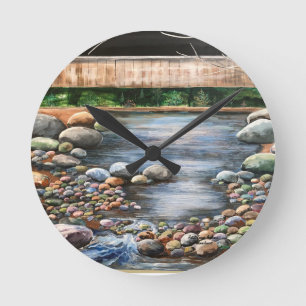 Horloge Ronde Nature Art Brook dans la forêt