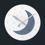 Horloge Ronde Navy Blue Watercolor Moon and Stars<br><div class="desc">Keep à eye on the time with this elegant watercolor moon and stars clock,  perfect for a boy's nursery or menacom.</div>