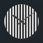 Horloge Ronde Neige ébène<br><div class="desc">Ebony Snow est un design simple de rayures noir et blanc qui convient à toutes les occasions et objets. Cette image est disponible sur une variété d'autres produits,  il suffit de cliquer sur le lien sous la photo près de "About this Design".</div>