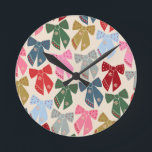 Horloge Ronde Noël Bows Coquette<br><div class="desc">Vaches de Noël - Rubans Coquette.</div>