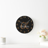Horloge Ronde Noir or monogramme initiales nom script élégant (Maison)