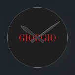 Horloge Ronde Noir Rouge Votre Nom Minimaliste Personnel Moderne<br><div class="desc">Conception simple et professionnelle moderne.</div>
