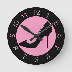 Horloge Ronde Noire Et Rose Haut Talon Chaussure R