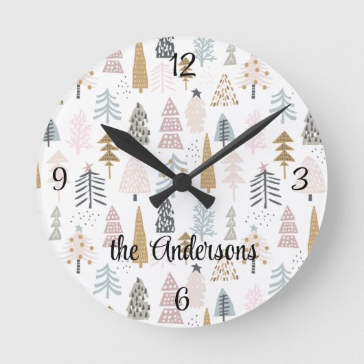 Horloge Ronde Nom, Arbres de Noël hivernaux 10,75 po en acryliqu (Recto)