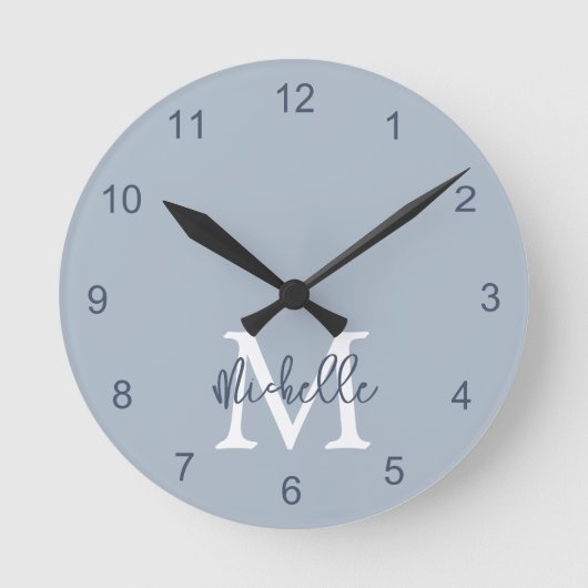 Horloge Ronde Nom du monogramme Script initial Dusty Blue (Recto)