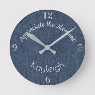 Horloge Ronde Nom, Impression de Denim Bleu, Citation Positive