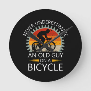 Horloge Ronde N'undermettez jamais un vieil homme à vélo