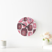 Horloge Ronde Oblongs modernes du milieu du siècle rose (Maison)