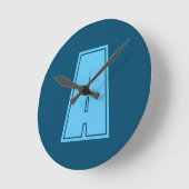 Horloge Ronde Océan & Ciel Bleu Premier Monogramme Calligraphie  (Angle)