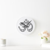 Horloge Ronde Om Symbole with "Diamond" Stones (Maison)