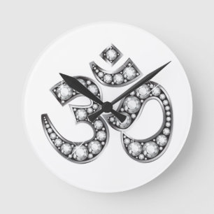 Horloge Ronde Om Symbole with "Diamond" Stones