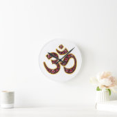 Horloge Ronde Om Symbole with "Ruby" Stones (Maison)