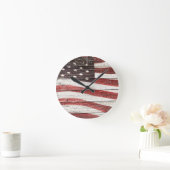 Horloge Ronde Painted American Flag on Rustic Wood Texture (Maison)
