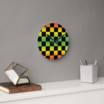 Horloge Ronde Panneau de contrôle Rasta Ombre jaune rouge<br><div class="desc">Faites une déclaration audacieuse avec l'horloge ronde rouge jaune vert Rasta Ombre Checkerboard. Dotée d'un dégradé d'ombre éclatant dans les couleurs classiques de Rasta avec un motif à damiers, cette horloge ajoute une touche culturelle et énergique à tout espace. Parfait pour apporter style et personnalité à votre maison ou bureau....</div>